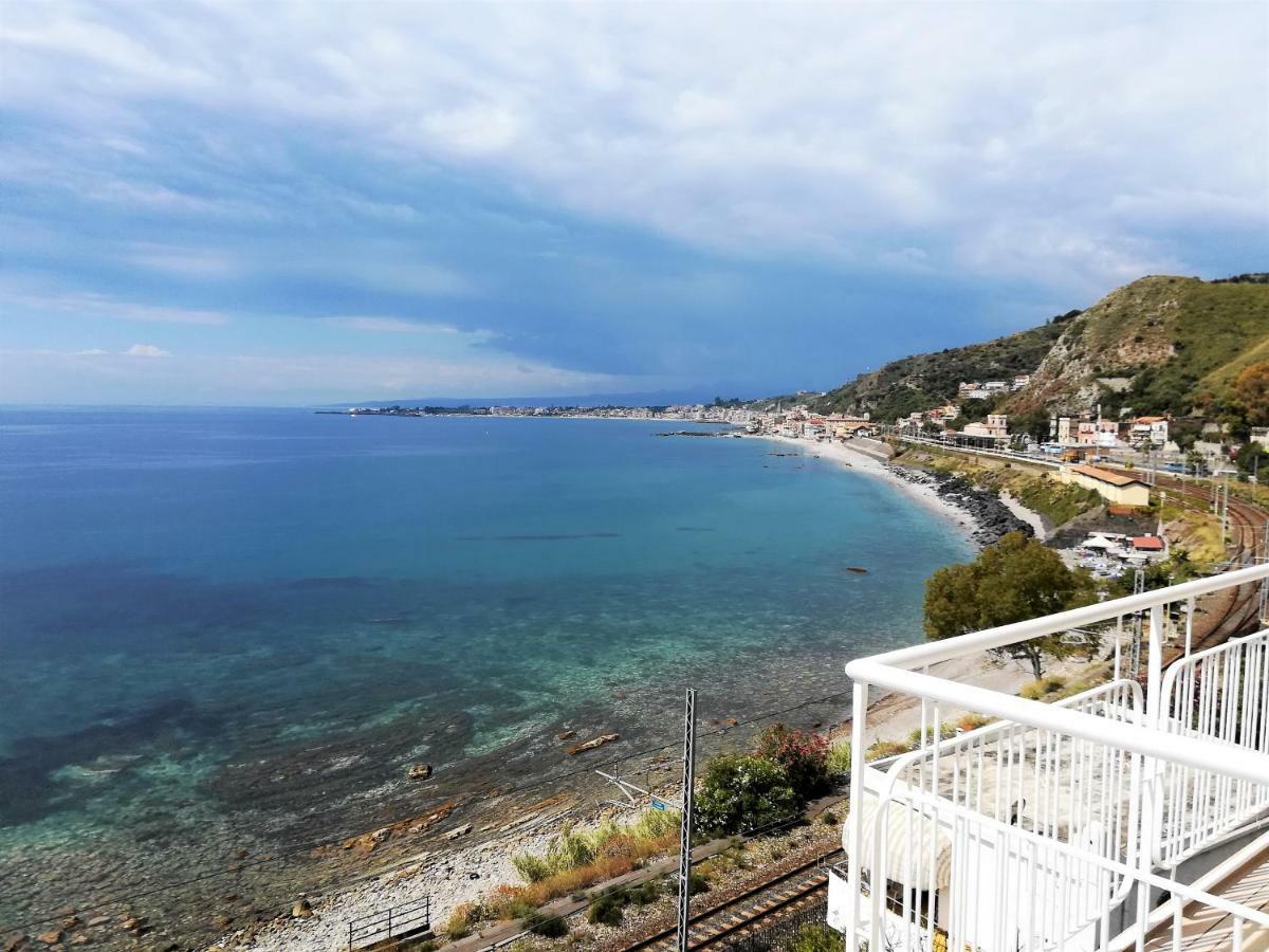 La Baia Dei Delfini Lägenhet Taormina Exteriör bild