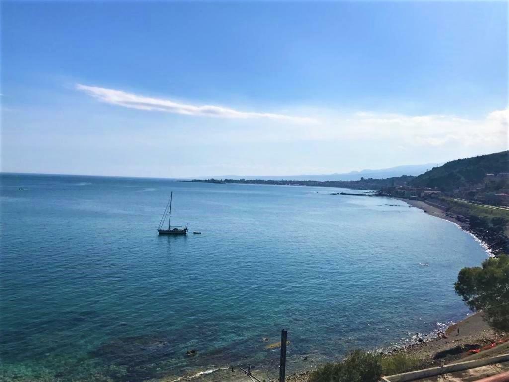 La Baia Dei Delfini Lägenhet Taormina Exteriör bild